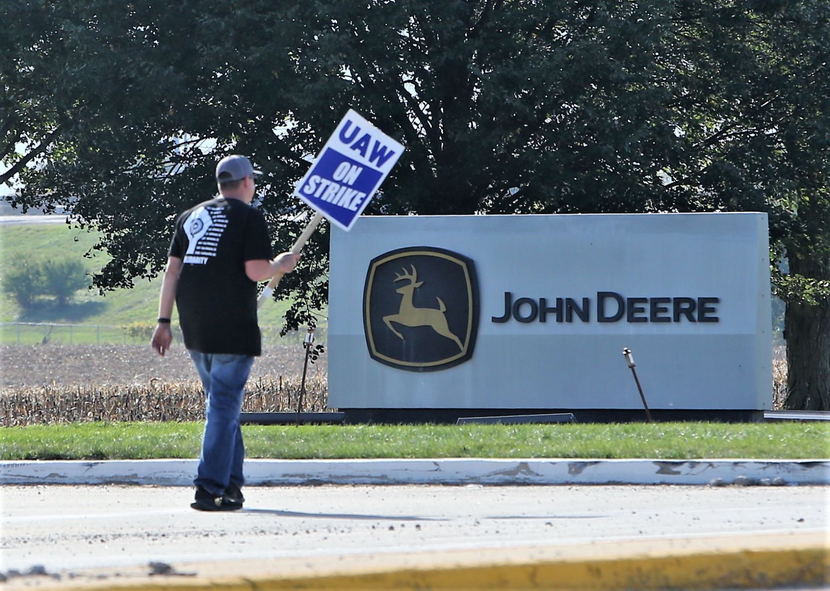 102021-qc-nws-deerestrikebm4.jpg